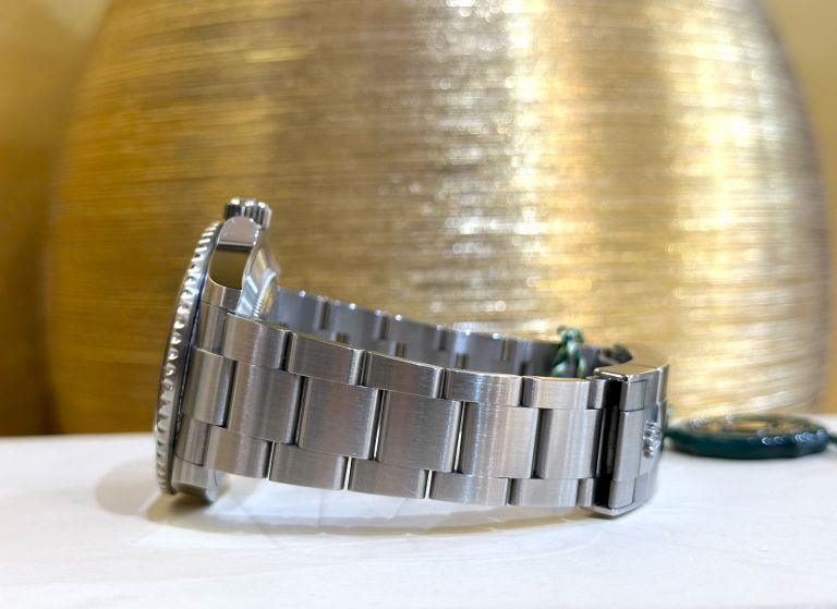 Rolex submariner Nodate 124060 del 2021
