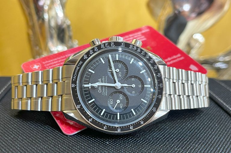Omega speedmaster Moonwatch