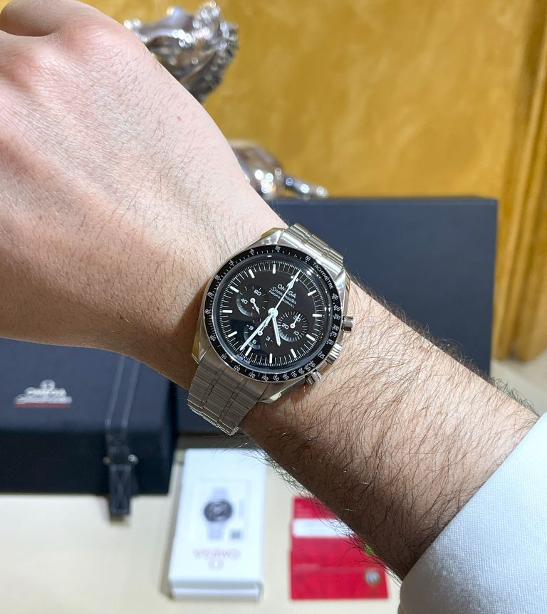 Omega speedmaster Moonwatch NEW 2023