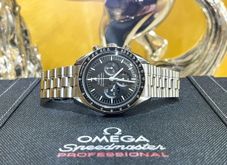 Omega speedmaster Moonwatch NEW 2023