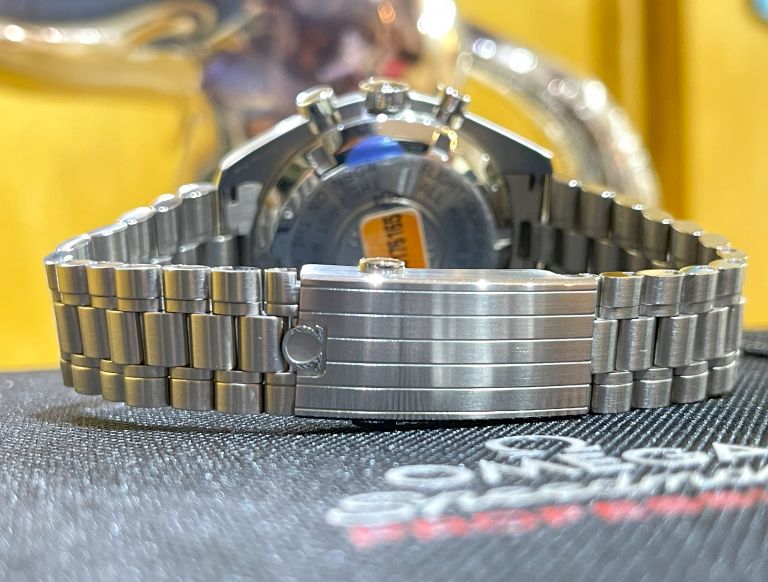 Omega speedmaster Moonwatch NEW 2023