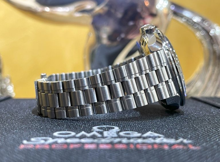 Omega speedmaster Moonwatch NEW 2023