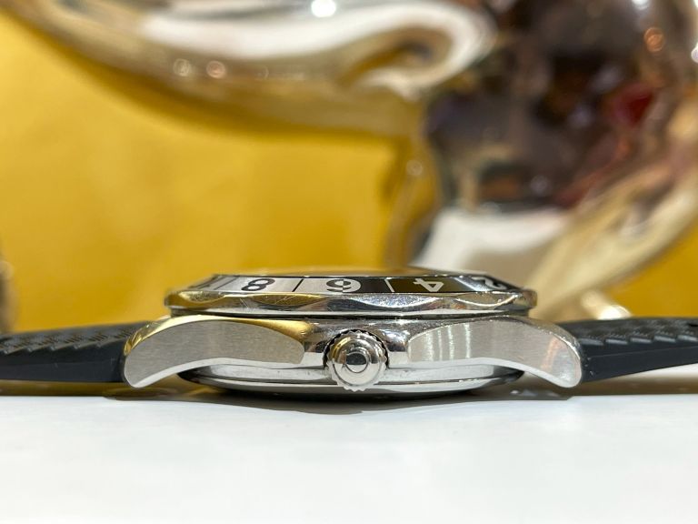 omega seamaster gmt