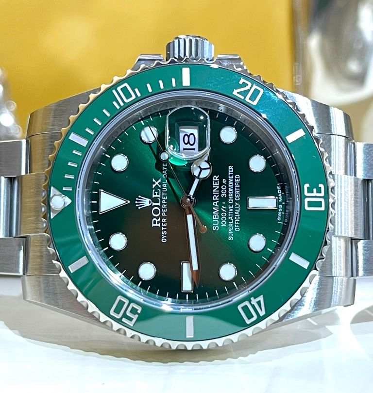 rolex submariner Hulk 116610LV