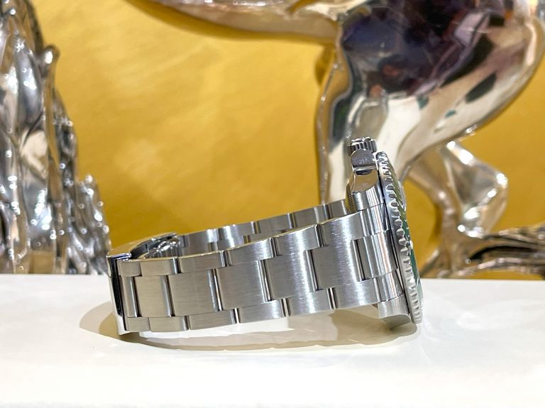 rolex submariner Hulk 116610LV