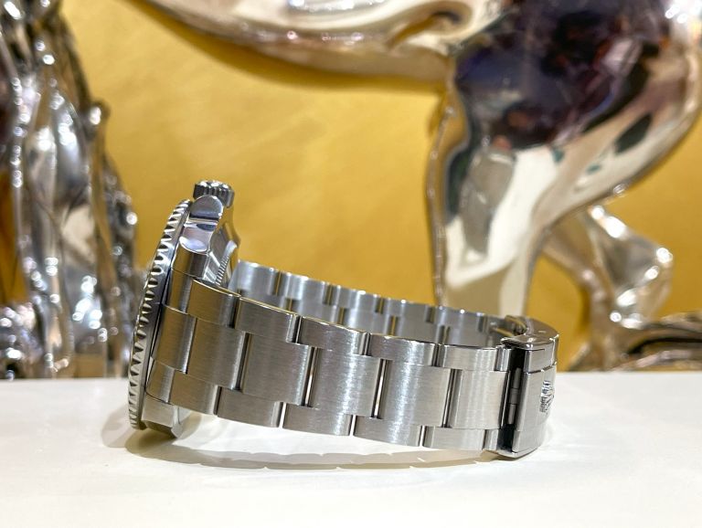 rolex submariner Hulk 116610LV